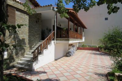 Недвижимость на Пригороды г.Салоники . Дом площадью 387 кв.м.