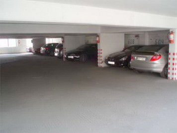 Недвижимость на Салоники . Паркинг площадью 5800 кв.м.